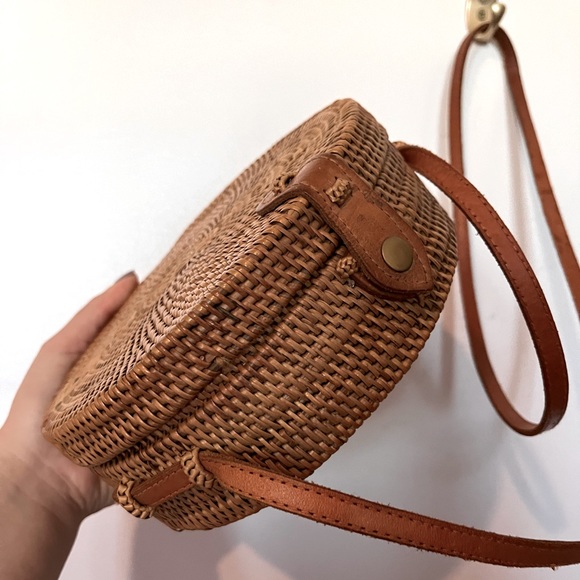 Wicker Rattan Round Purse - Picture 1 of 3
